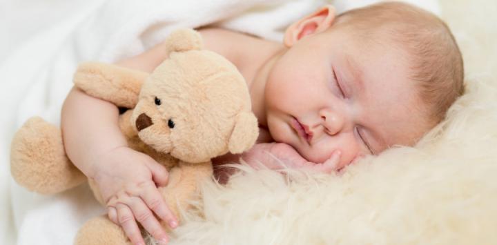 Cómo enseñar a un bebé a dormir toda la noche: lo que dicen los expertos